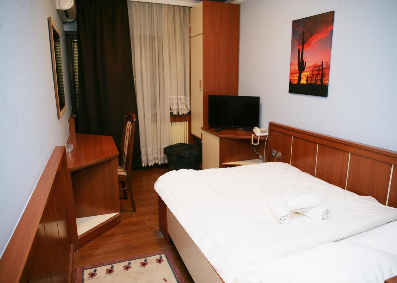 Motel Nana Banja Luka Exteriör bild