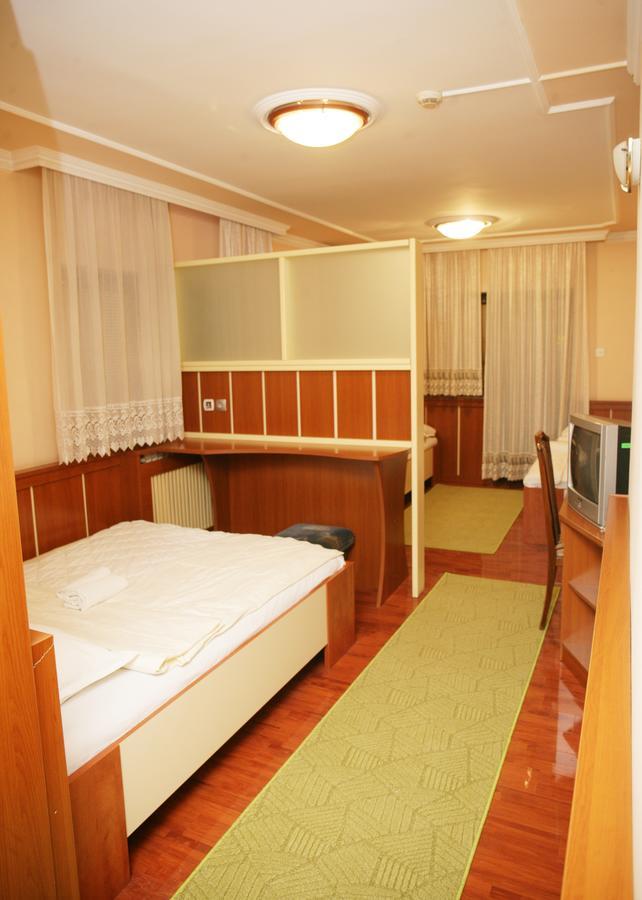 Motel Nana Banja Luka Exteriör bild