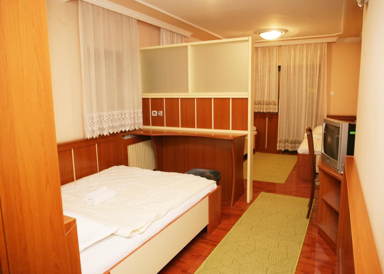 Motel Nana Banja Luka Exteriör bild