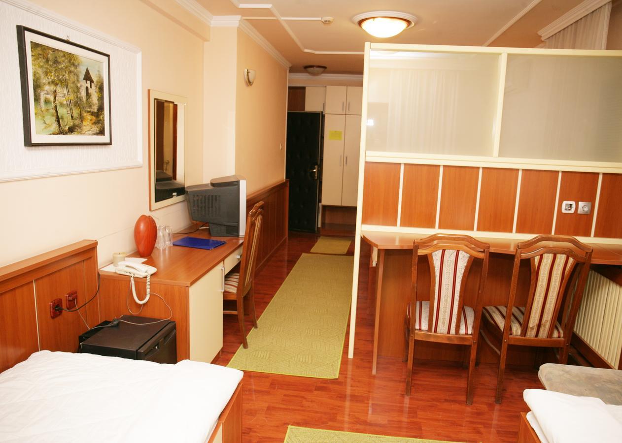 Motel Nana Banja Luka Exteriör bild